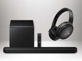 Produktbild einer Soundbar und eines Kopfhörers vor weiß-grauem Hintergrund.