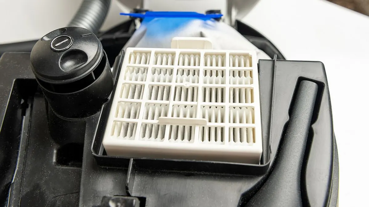 Detailaufnahme eines HEPA-Filters in einem Staubsauger