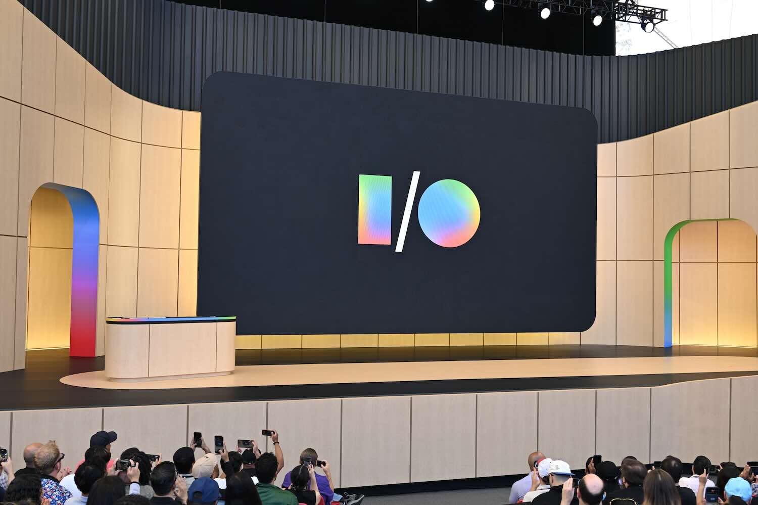 Die Bühne der Google I O 2026 vor der Keynote.