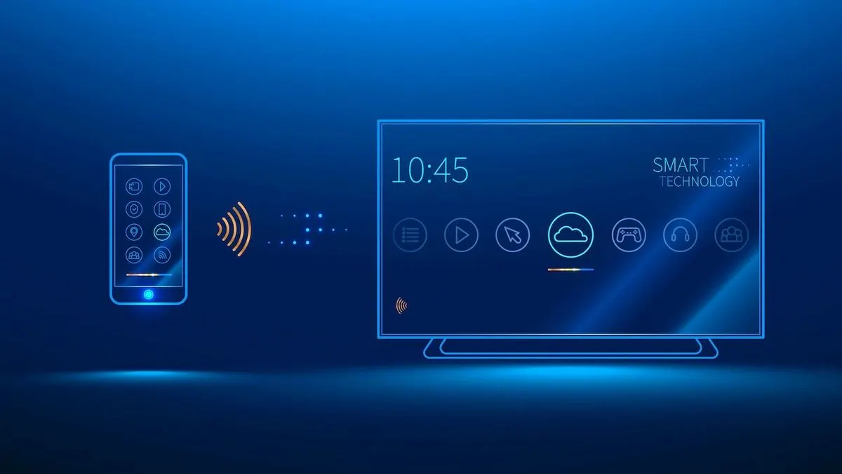Blau umrissene Geräte: Ein Smartphone sendet orange WLAN-Signale an einen Smart TV mit Uhrzeit und App-Symbolen auf blauem Hintergrund.