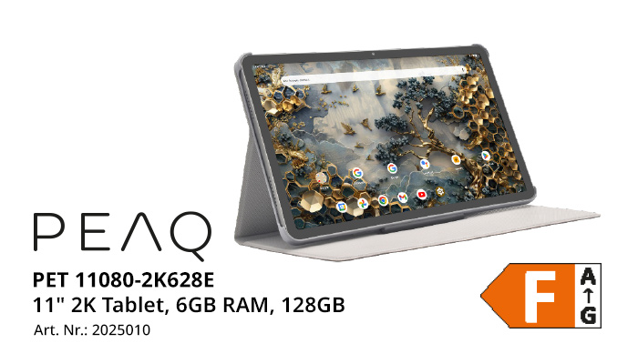 PEAQ PET 11080-2K628E, 11-Zoll-2K-Tablet mit 6 GB RAM und 128 GB Speicher, in grauer Schutzhülle mit Standfunktion, schräge Ansicht auf weißem Hintergrund, Energieeffizienzklasse F.