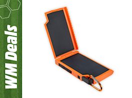 Faltbares Solarpanel in Orange und Schwarz vor weißem Hintergrund, links mit grünem „WM Deals“-Rand.