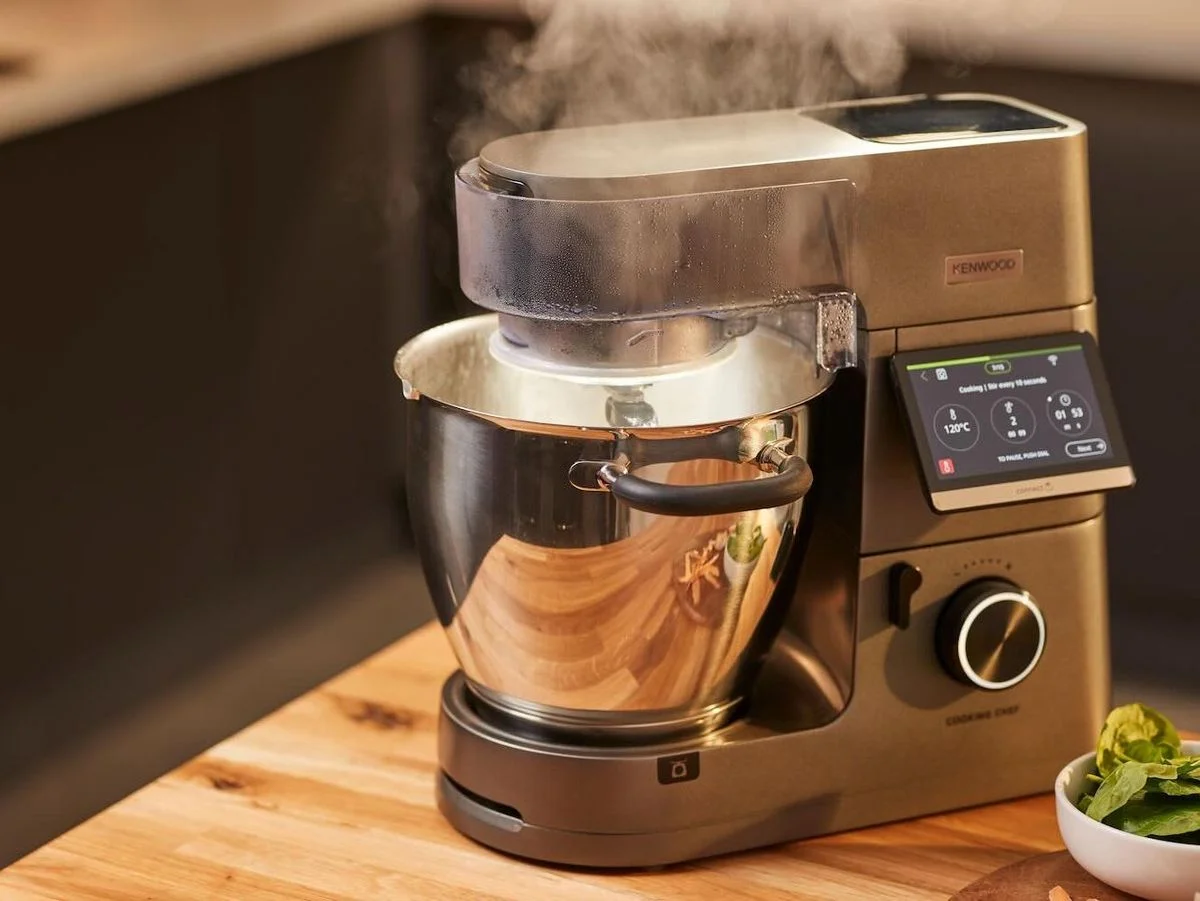 KENWOOD Rauch steigt aus einer Cooking Chef KCL96.004DG Küchenmaschine 