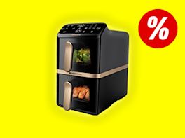 Airfryer vor gelben Hintergrund. Rechts oben im Bild ist ein großes Prozentzeichen zu sehen.