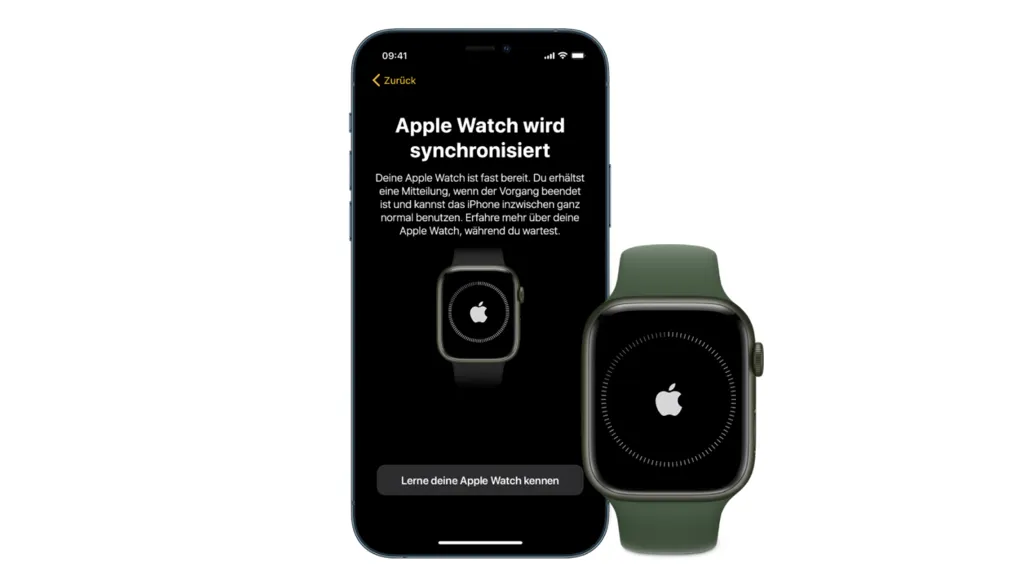 iPhone zeigt den Bildschirm Apple Watch wird synchronisiert neben einer Apple Watch.