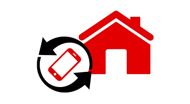 Ein rotes Haus mit einem roten Smartphone in einem schwarzen Pfeilkreis.