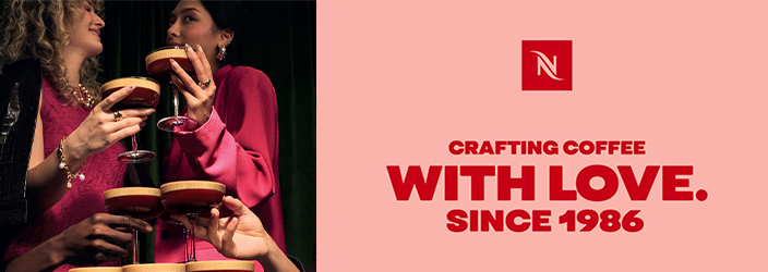 Bild zu Nespresso: Mehrere Menschen stoßen mit Kaffee-Cocktails an, daneben das Nespresso-Logo und der Claim ‚Crafting coffee with love. Since 1986