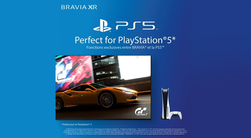 Auf blauem Hintergrund: Bravia XR, PS5-Logo, gelber Wagen auf Bildschirm und eine PS5-Konsole mit Controller.