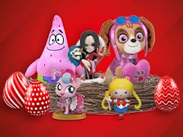 Bunte Auswahl an Spielzeug und Sammelfiguren im Osternest