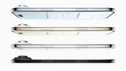 Vier iPhone Air in Blau, Gold, Weiß und Schwarz, vertikal gestapelt. Seitenansicht zeigt Kameramodule und Tasten.