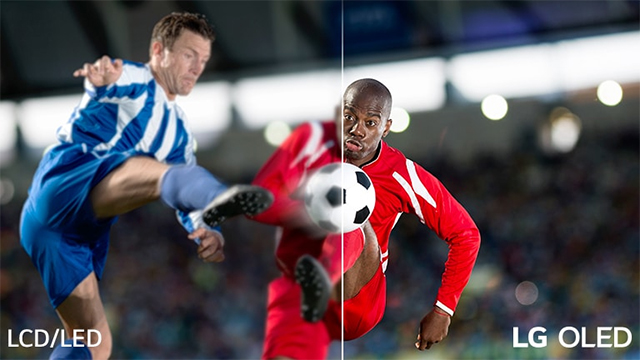 Zwei Fußballspieler in Aktion vor Stadionkulisse, geteilt durch "LCD/LED" und "LG OLED". Ball im Flug.