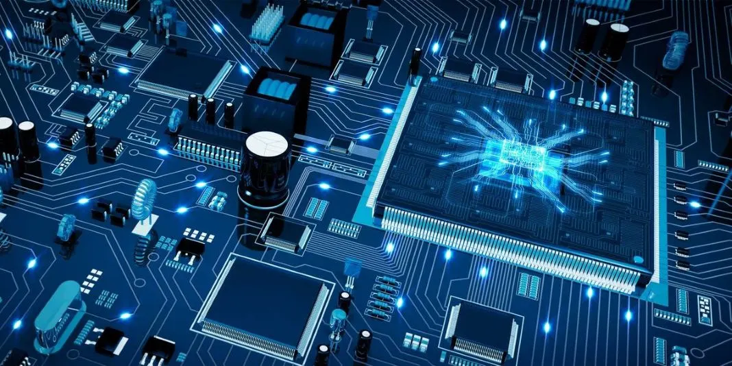 Computer-Mainboard mit leuchtenden blauen Schaltkreisen und verschiedenen Chips in Nahaufnahme