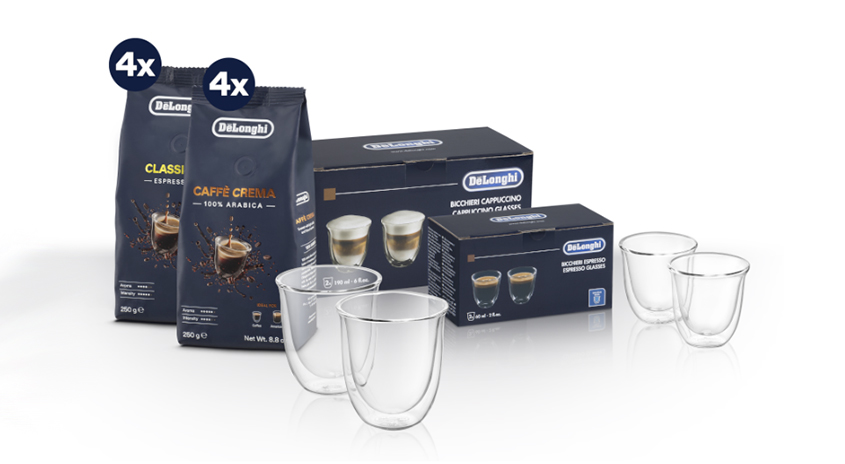 Zwei Kaffeepackungen und Tassen sind auf weißem Hintergrund zu sehen.