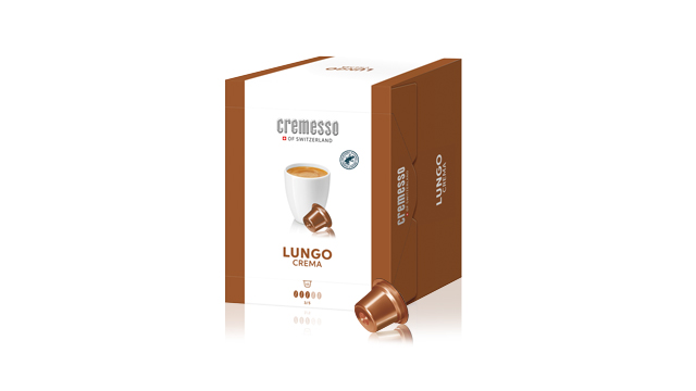 Eine Packung Cremesso Lungo Crema Kaffeekapseln mit einer Kapsel davor auf weißem Hintergrund.