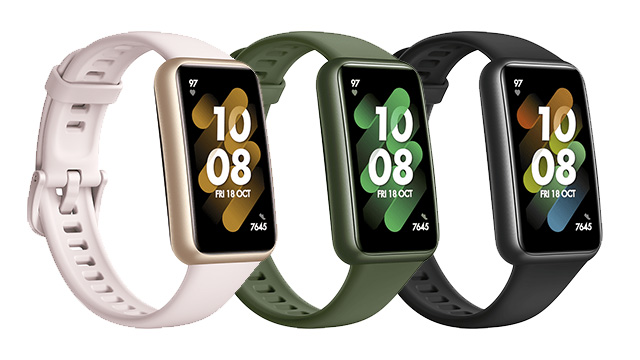 Drei Smartwatches in Weiß, Grün und Schwarz zeigen die Uhrzeit 10:08 und den 18. Oktober auf den Displays.