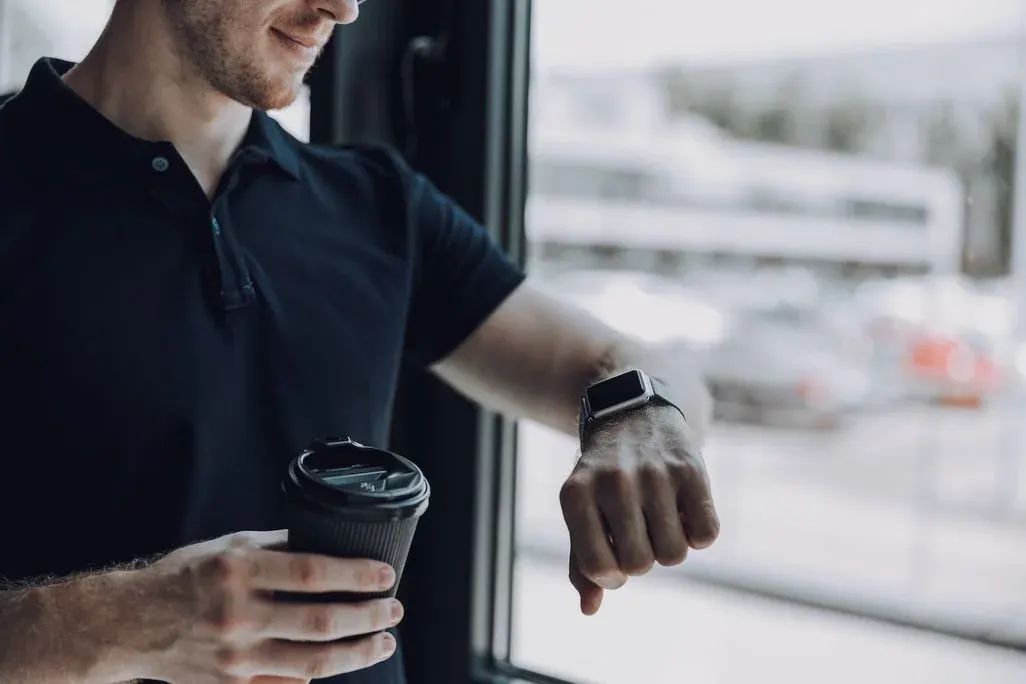 Erstens Schlaftracking auf jeden Fall mit einer Smartwatch durchführen.