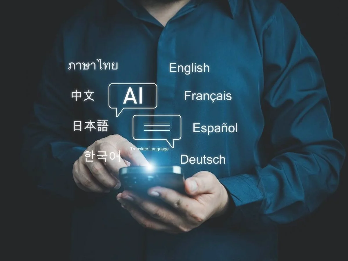 Ein Bild, das Live Übersetzung mit dem Handy symbolisiert