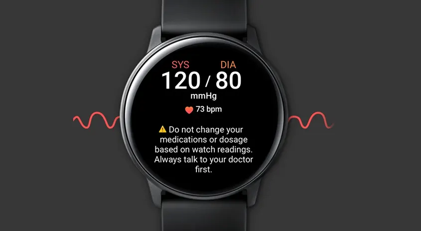 Eine Smartwatch mit schwarzem Armband zeigt Blutdruck 120/80 mmHg und Puls 73 bpm an. Rote Wellenlinien und ein Warnhinweis sind sichtbar.