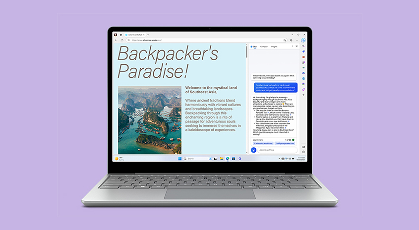 Silberner Laptop zeigt eine Webseite mit dem Titel "Backpacker's Paradise!" und einen Chat auf einem lila Hintergrund.