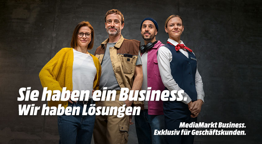Vier Personen in Arbeitskleidung vor dunklem Hintergrund. Text: "Sie haben ein Business. Wir haben Lösungen. MediaMarkt Business."
