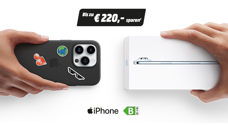 Hände halten iPhone und iPhone-Verpackung; Hinweis „Bis zu 220 € sparen!“ sowie iPhone-Logo und Energieeffizienzklasse B.