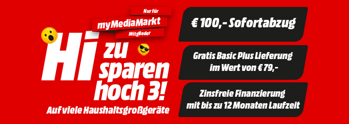 unger Mensch lehnt lässig vor Hochhauskulisse in die Kamera. Links im Bild stehen die Angebotsinfos: ‚100 € Sofortabzug‘, ‚Gratis Basic Plus Lieferung im Wert von 79 €‘ sowie ‚Zinsfreie Finanzierung mit bis zu 12 Monaten Laufzeit‘. Rechts unten steht auf rotem Banner: ‚Nur für myMediaMarkt Mitglieder‘
