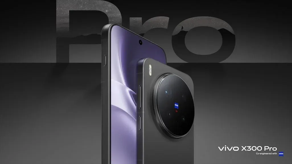 Zwei vivo X300 Pro Smartphones in dunkler Farbe: Vorderseite mit Lochkamera und Rückseite mit großem, rundem Kameramodul; dunkler Hintergrund.