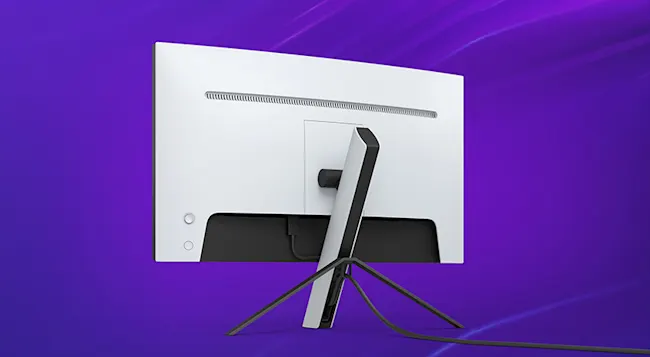 Die Rückseite eines weißen Monitors mit einem schwarzen Kabel vor einem violetten Hintergrund.