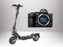 Produktbild einer Nikon Kamera und eines E-Scooters