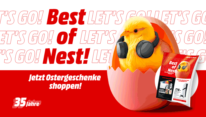 Ein Küken mit Kopfhörern in einem rosa Ei neben einer Werbebroschüre auf rotem und weißem Hintergrund mit Text.