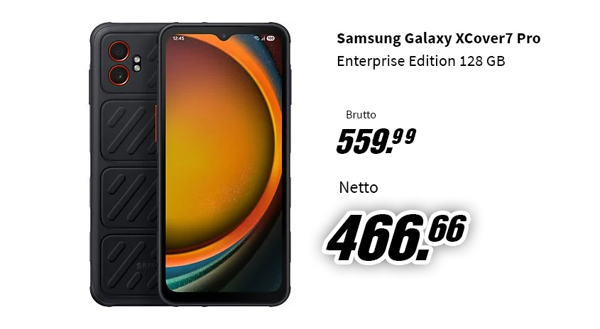 Zwei schwarze Samsung Galaxy XCover7 Pro Handys. Eines zeigt die Rückseite, das andere den orangefarbenen Bildschirm.