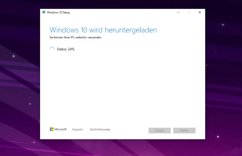 Windows 10 Setup-Bildschirm zeigt Download-Fortschritt bei 24 Prozent an.