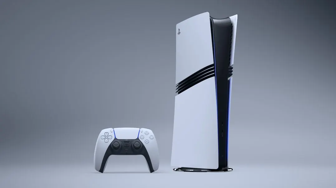 PlayStation 5 Konsole steht aufrecht neben einem weißen DualSense Controller vor grauem Hintergrund.