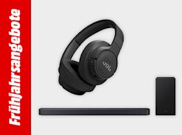 Bild mit hellgrauem Hintergrund und einem roten Streifen links und weißem Text "Frühjahrsangebote"; rechts im Bild ein Kopfhörer und eine Soundbar