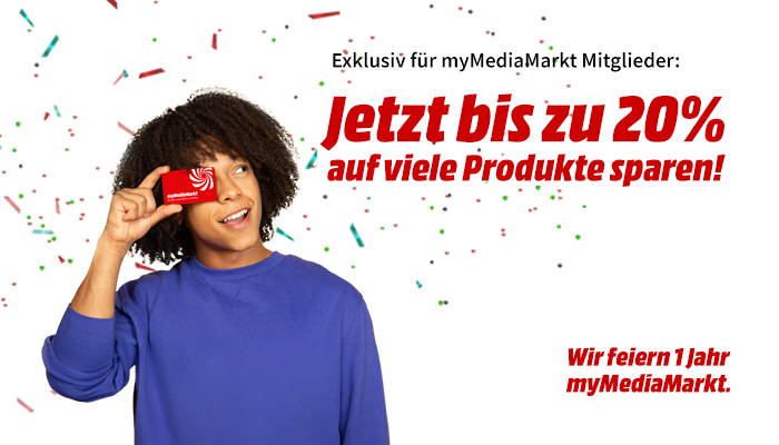 Person in blauem Pullover hält eine myMediaMarkt Karte vor einem Hintergrund mit buntem Konfetti; daneben steht der Text „Exklusiv für myMediaMarkt Mitglieder: Jetzt bis zu 20% auf viele Produkte sparen! Wir feiern 1 Jahr myMediaMarkt.“