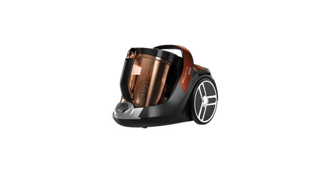 Schwarzer Staubsauger mit Rädern und transparentem Behälter. Der Griff ist braun, die Räder sind schwarz mit weißen Akzenten.