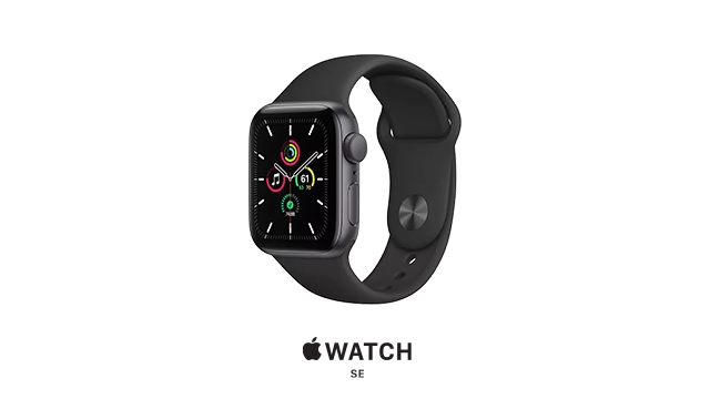 Eine schwarze Apple Watch SE mit einem schwarzen Armband wird auf weißem Hintergrund dargestellt. Auf dem Bildschirm werden verschiedene Apps angezeigt.