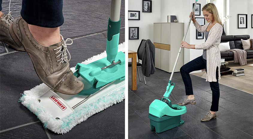 Auf dem Bild ist ein türkisfarbener Wischmopp zu sehen, der auf dunklen Fliesen verwendet wird, mit einem Fuß auf dem Moppkopf.