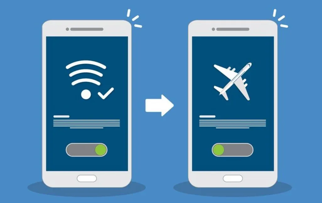 Zwei Smartphones zeigen Wechsel von WLAN-Symbol zu Flugzeugmodus