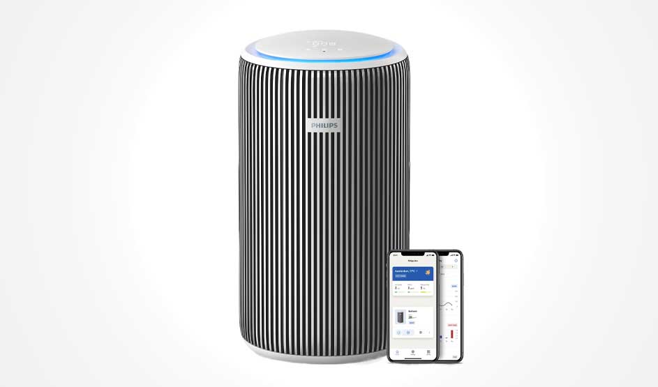 Black Philips air purifier with vertical stripes on white background, beside a smartphone showing the control app and air‑quality stats.