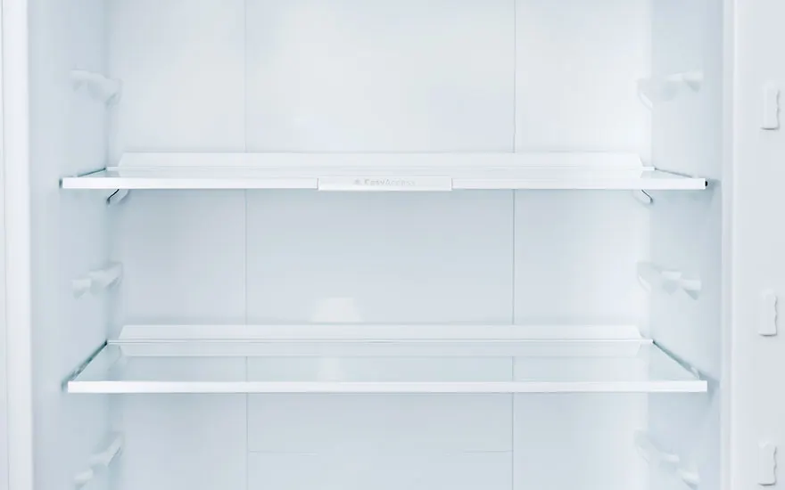 Retirer les étagères et les tiroirs du réfrigérateur