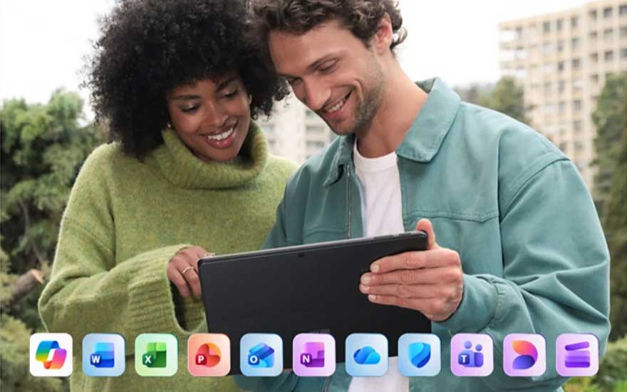 De afbeelding toont pictogrammen van Microsoft-apps, waaronder Word, Excel, PowerPoint, Outlook, OneNote, OneDrive, Defender, Designer en Clipchamp op een grijze achtergrond.