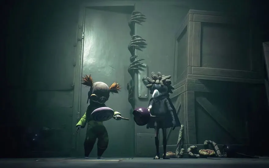 Twee personages staan in een griezelige gang met groene verlichting, waarbij een grote gedraaide kolom het midden domineert.