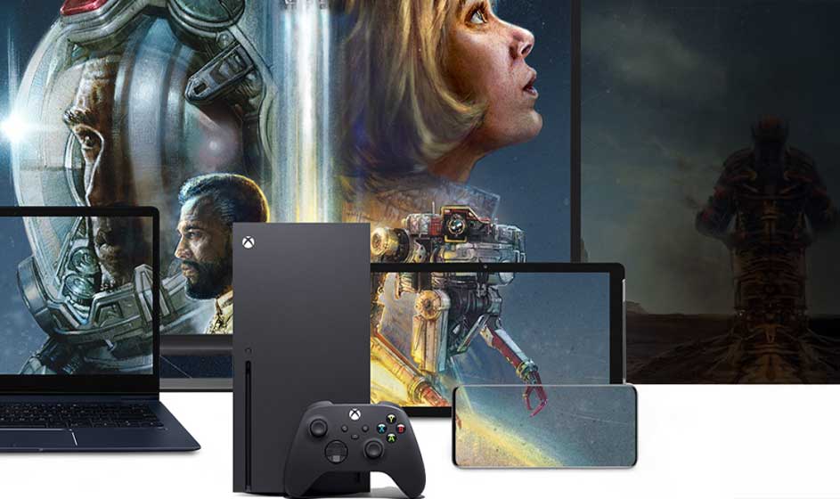 Een Xbox-console met controller staat voor schermen waarop futuristische gamebeelden, robots en personages in een donkere scifiwereld te zien zijn.
