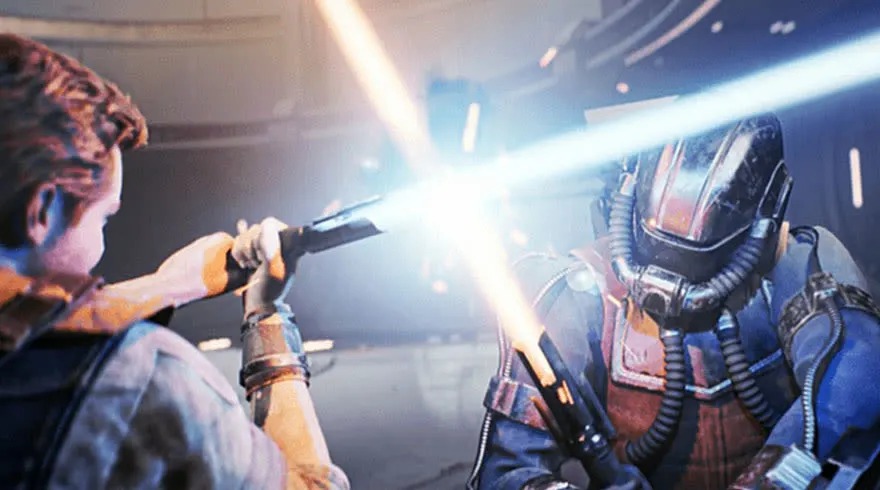 Twee personen kruisen lichtzwaarden in een futuristische setting. Blauwe en gele lichtstralen botsen. Eén draagt een helm met buizen.