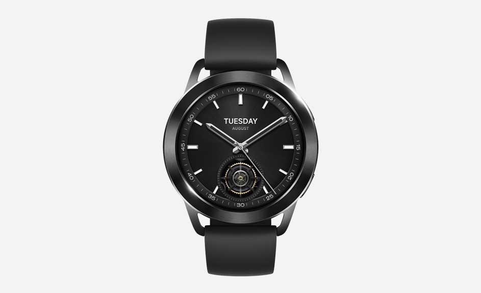 Montre noire avec bracelet en caoutchouc, affichant "Tuesday August" sur fond blanc.