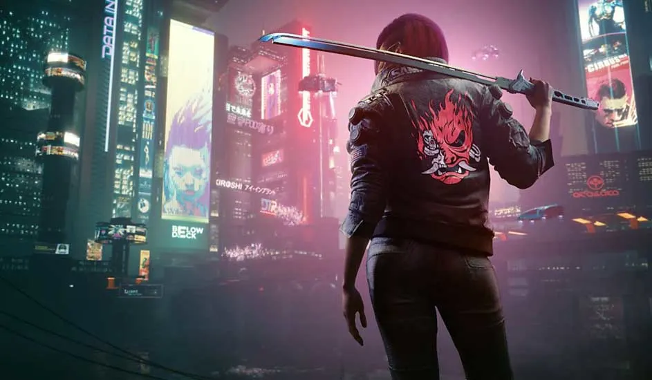 Une personne portant une veste avec un motif rouge tient une épée devant un paysage urbain illuminé.