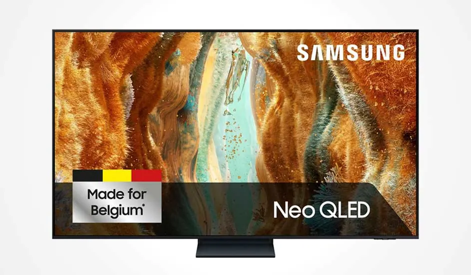 Un téléviseur Samsung Neo QLED à cadre noir fin affiche une œuvre abstraite, avec l’étiquette « Made for Belgium » et le logo en bas à droite.