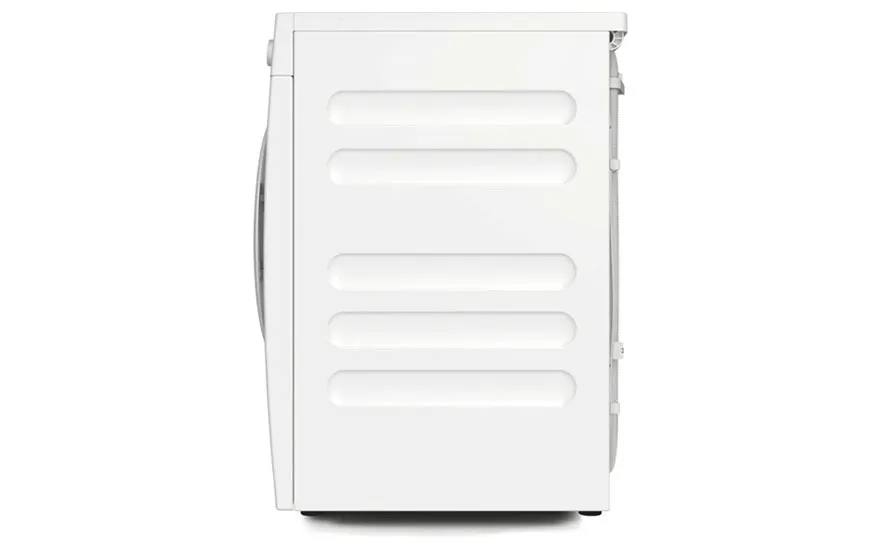 Zijaanzicht van een witte wasmachine. De machine heeft horizontale ribbels aan de zijkant. De achtergrond is wit.
