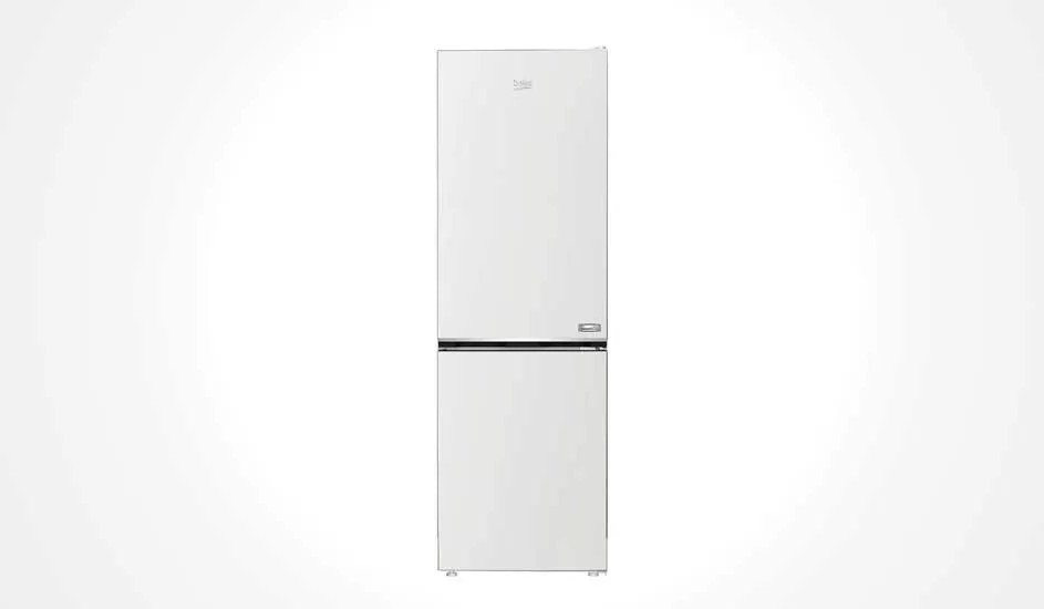 Réfrigérateur Beko blanc, haut et moderne, deux portes, congélateur en bas, design simple et épuré.